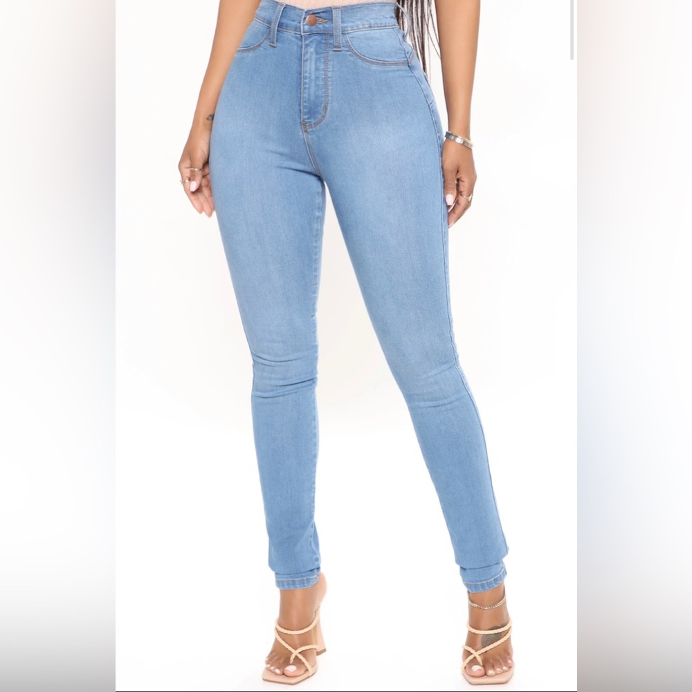 Fashion Nova- Classic Beauty Skinny Jeans Light Blue Wash